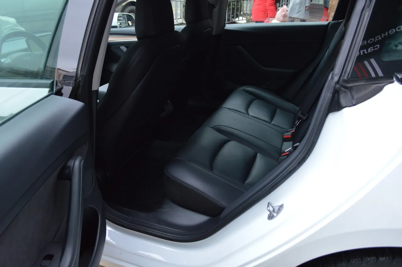 Tesla Model 3 - фото 26