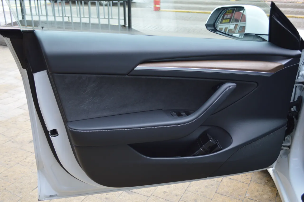 Tesla Model 3 - фото 15