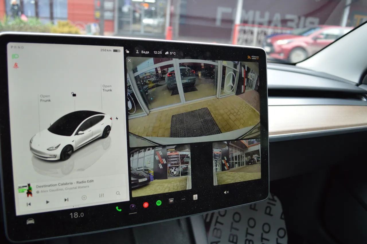 Tesla Model 3 - фото 21