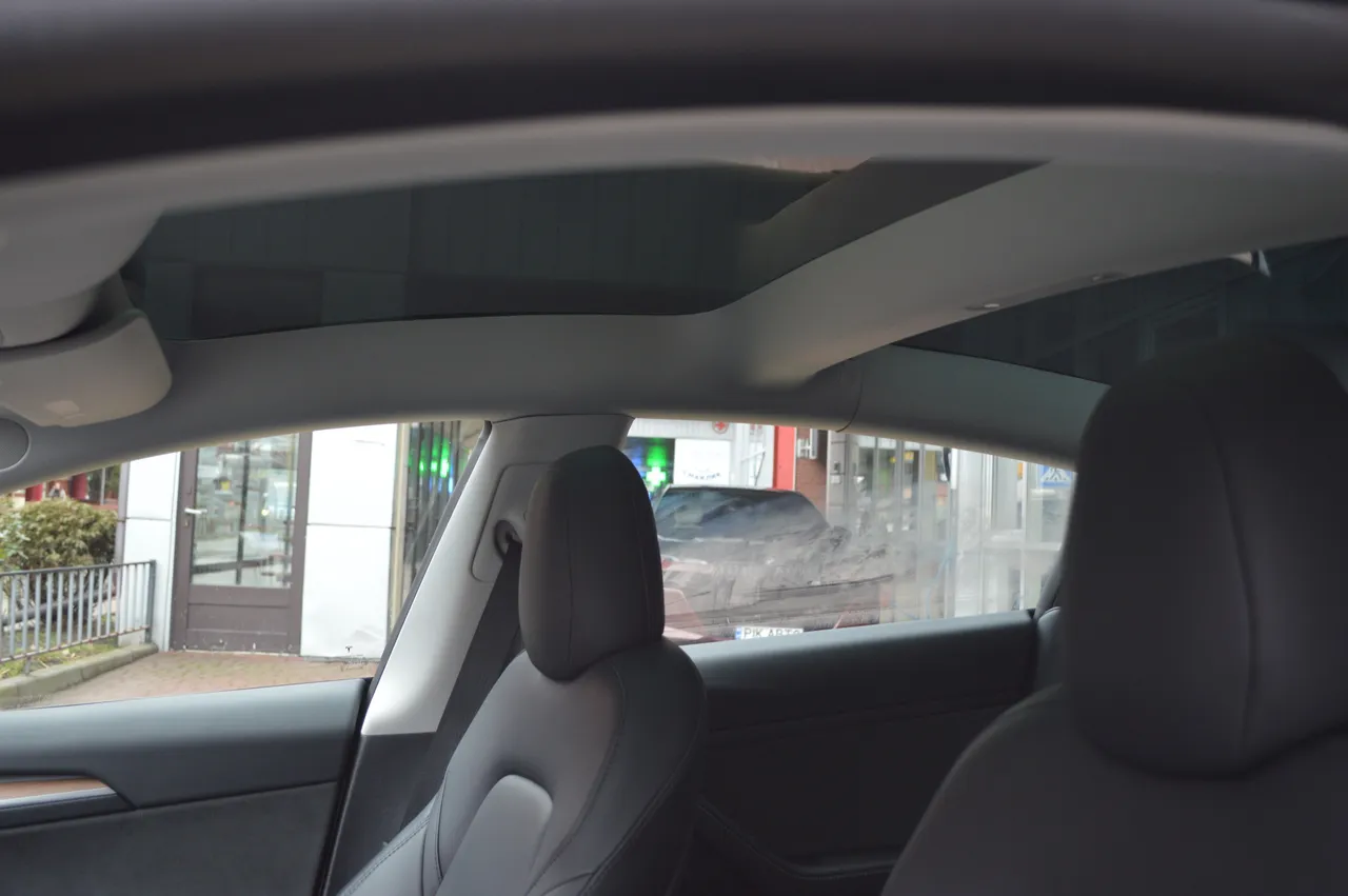 Tesla Model 3 - фото 14