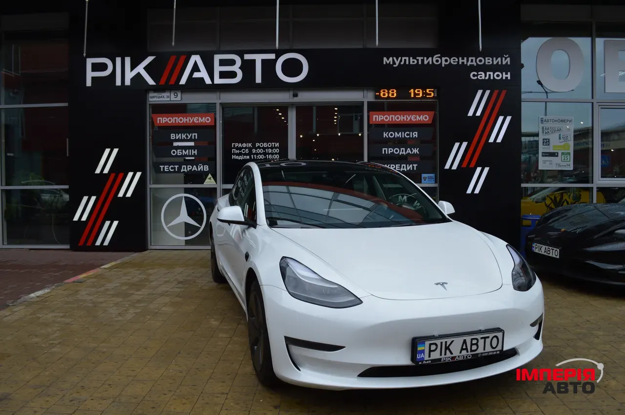 Tesla Model 3 - фото 1