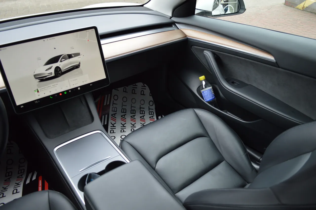 Tesla Model 3 - фото 30