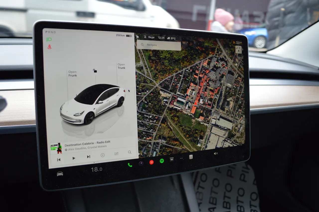 Tesla Model 3 - фото 23