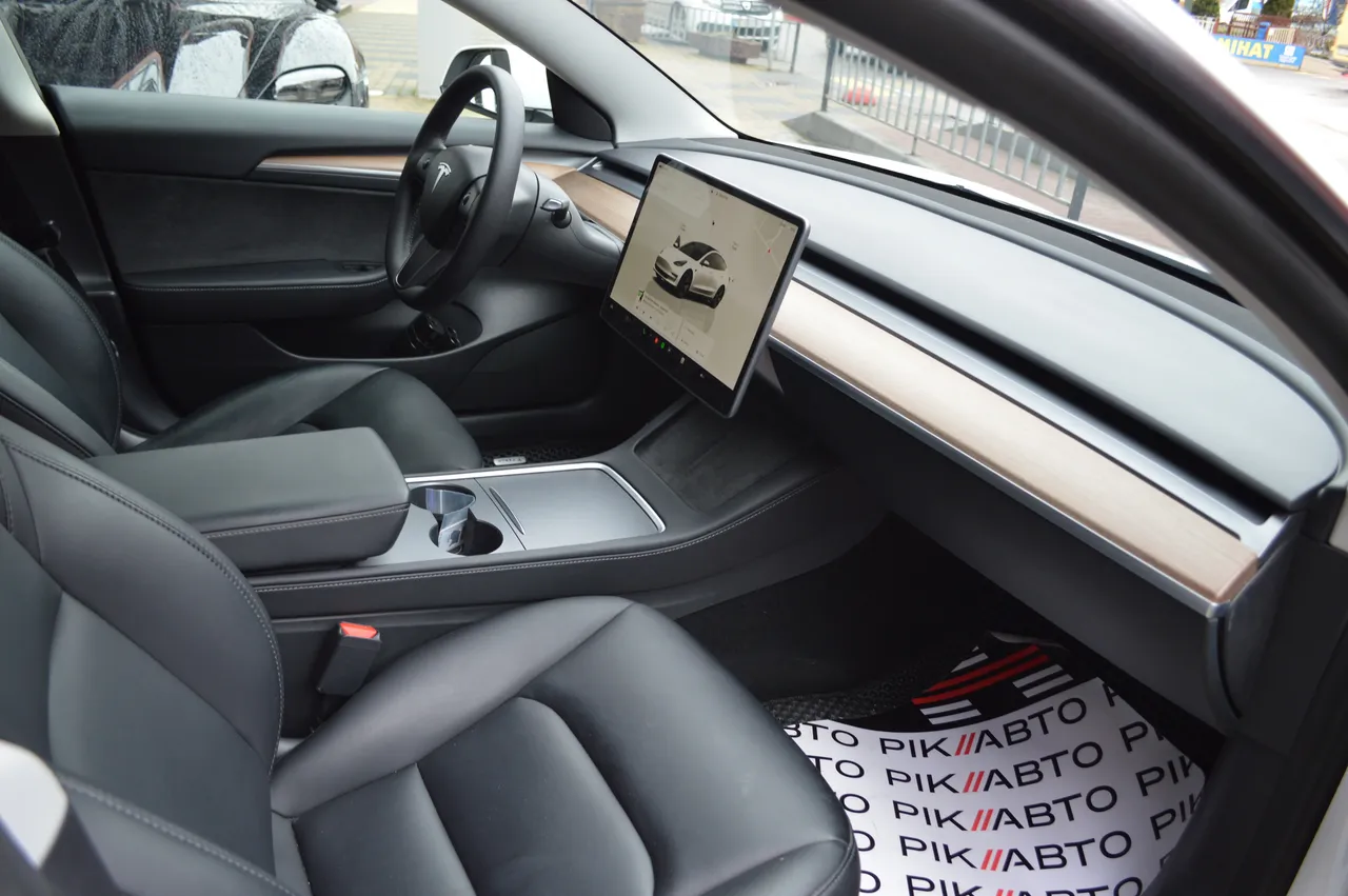 Tesla Model 3 - фото 36