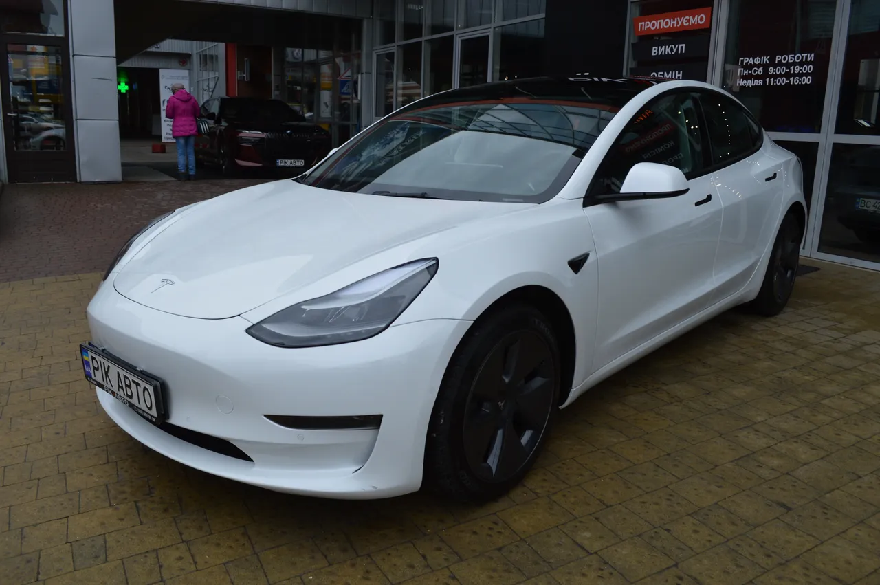 Tesla Model 3 - фото 2