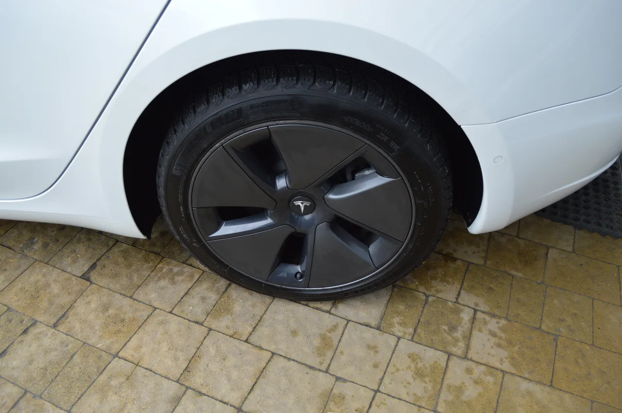 Tesla Model 3 - фото 4