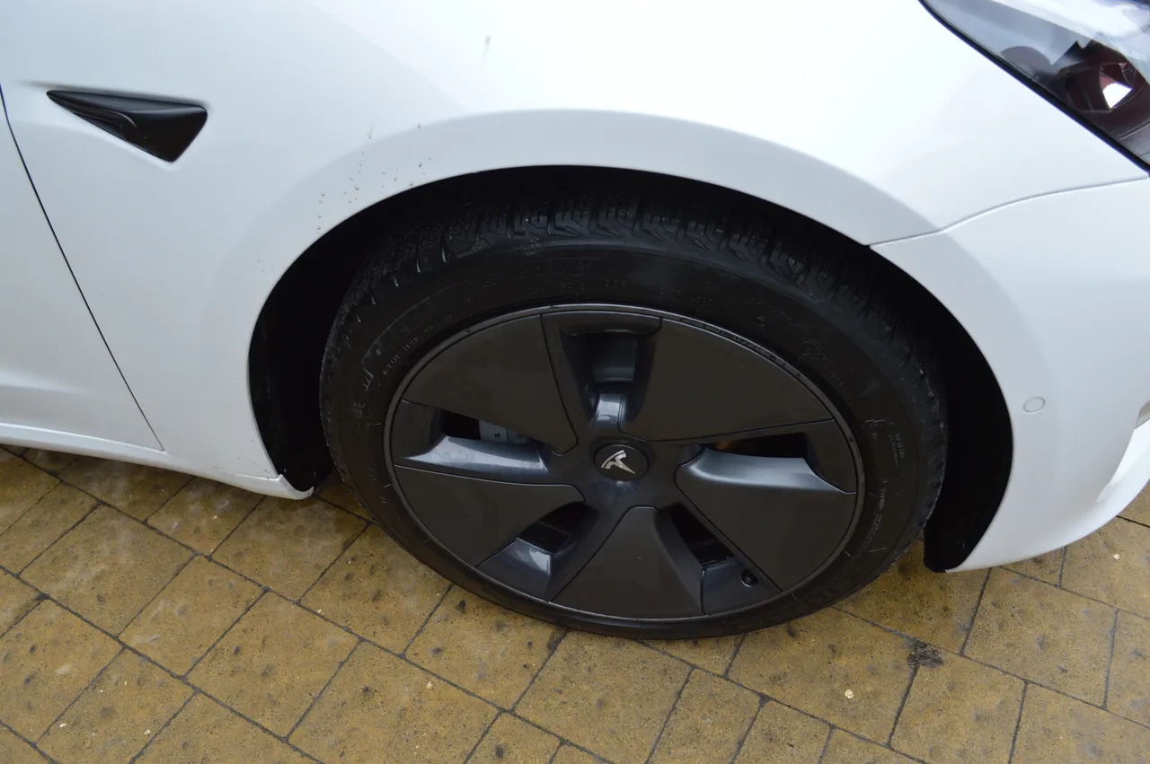 Tesla Model 3 - фото 10