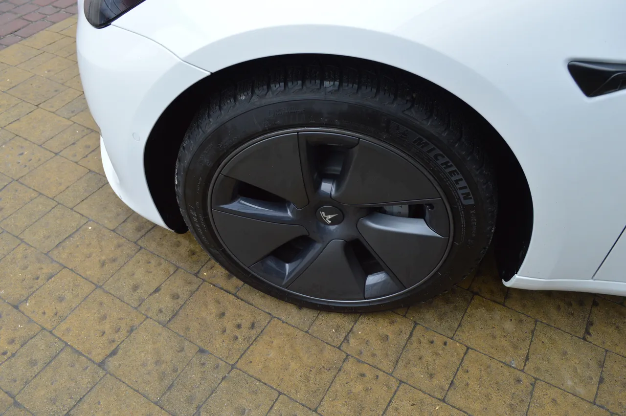 Tesla Model 3 - фото 5