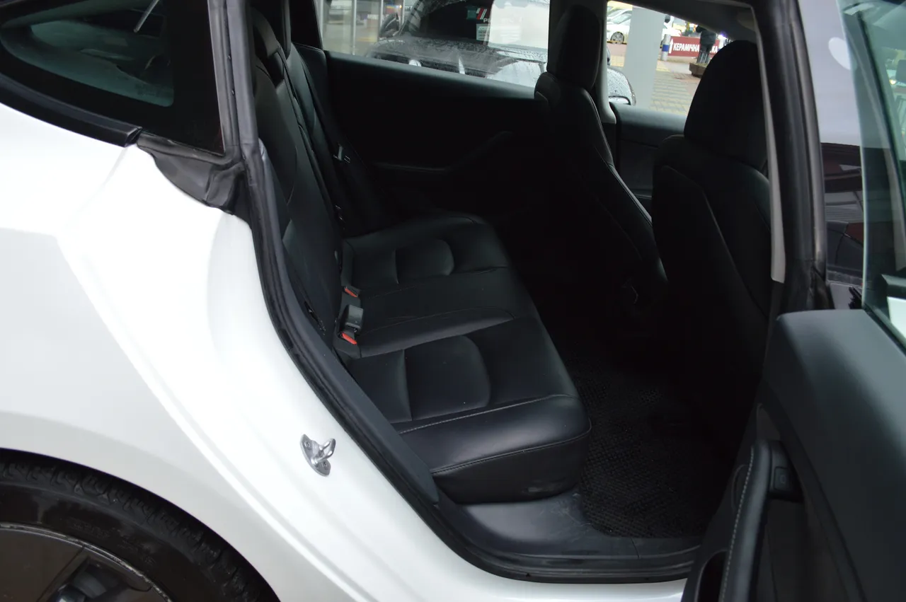 Tesla Model 3 - фото 32
