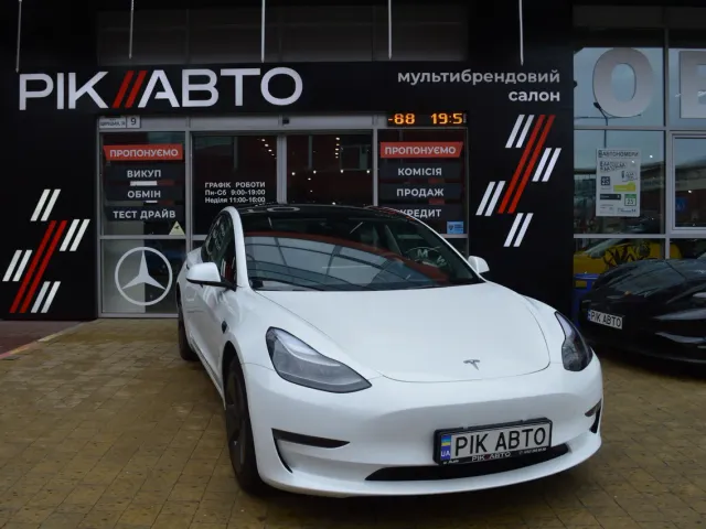 Tesla Model 3 - фото 1