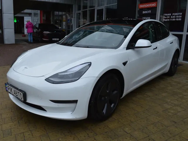 Tesla Model 3 - фото 2
