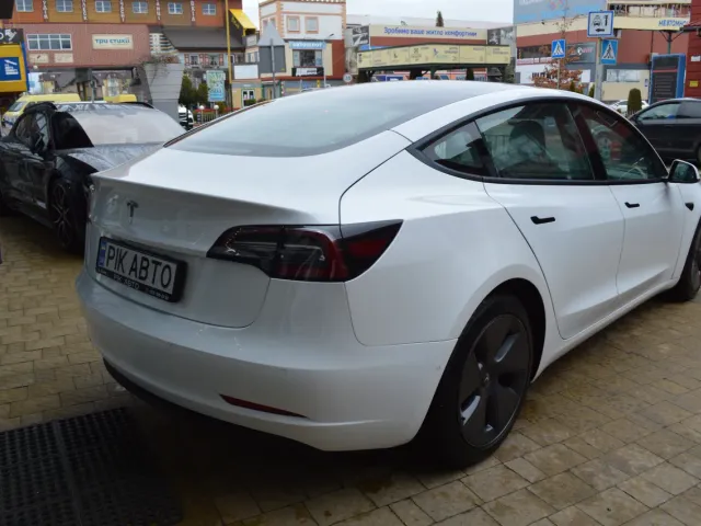 Tesla Model 3 - фото 3