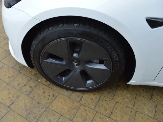 Tesla Model 3 - фото 5