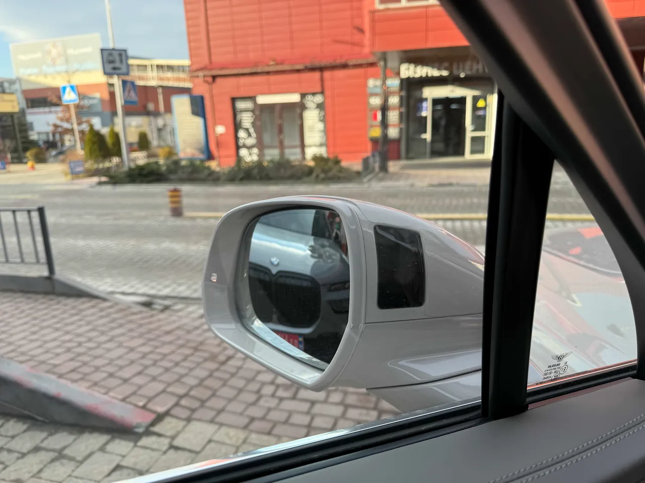 Bentley Bentayga - фото 15