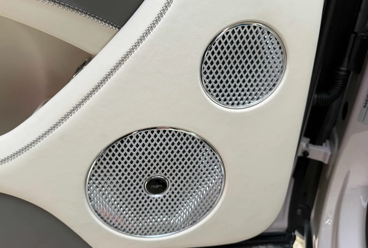 Bentley Bentayga - фото 18