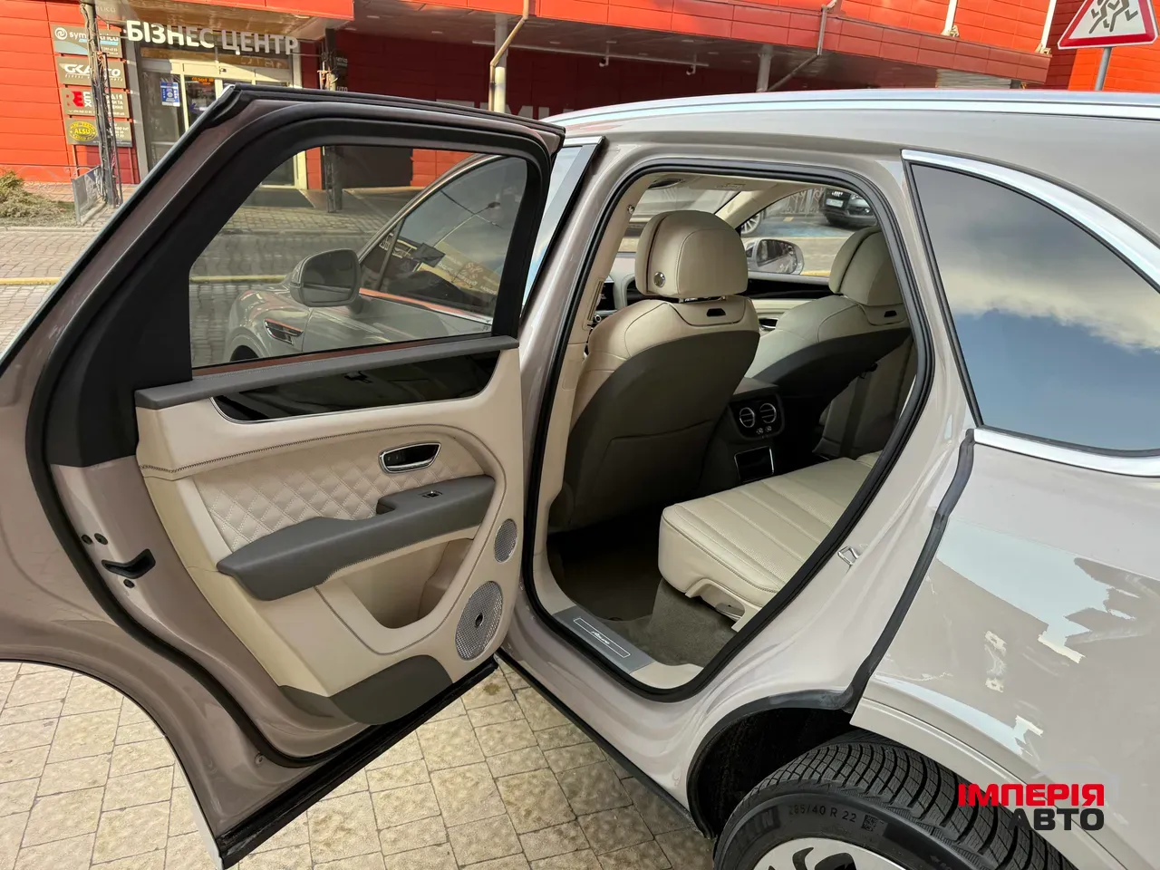 Bentley Bentayga - фото 49