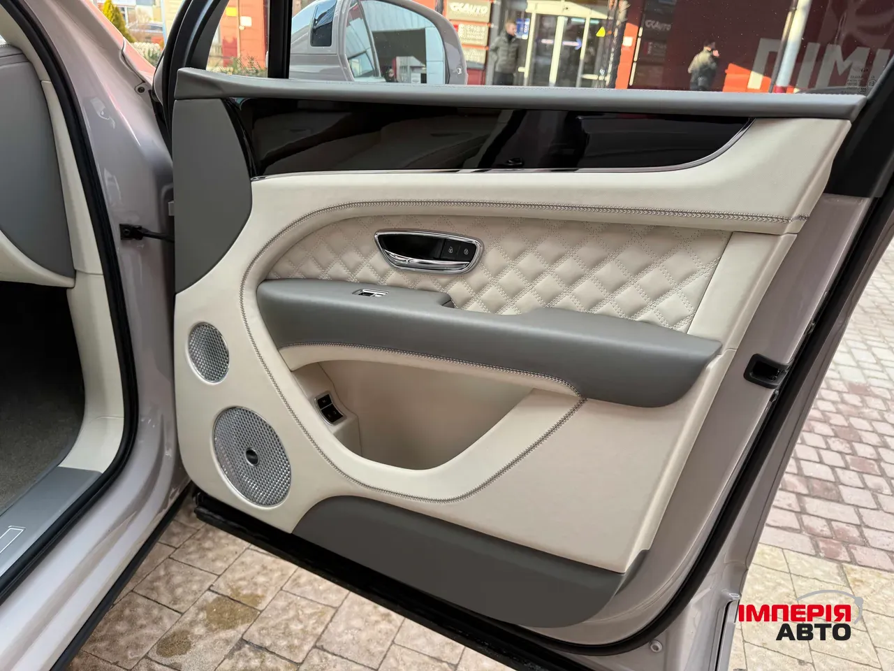 Bentley Bentayga - фото 68