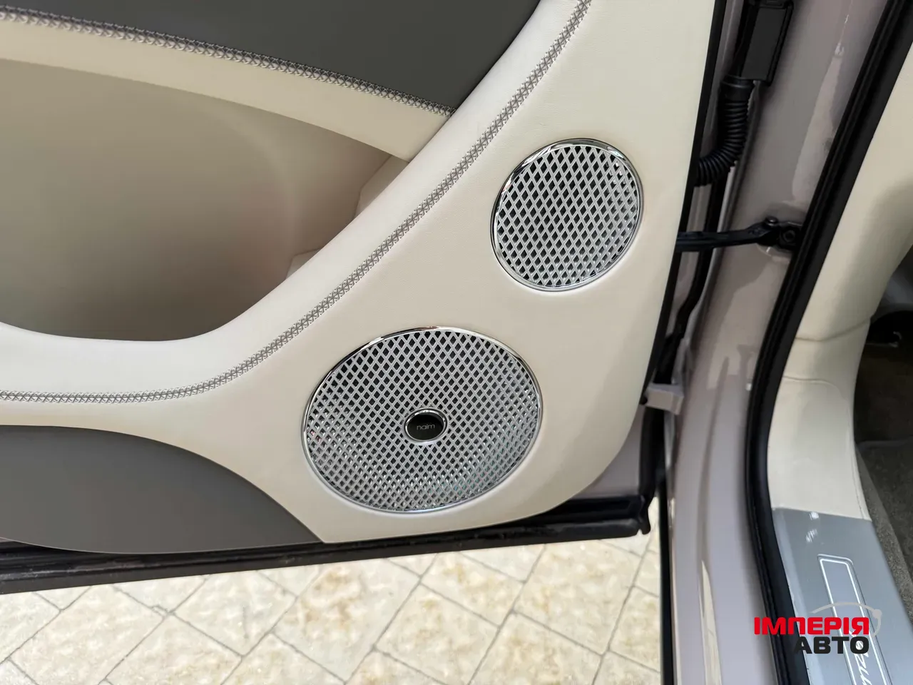 Bentley Bentayga - фото 52