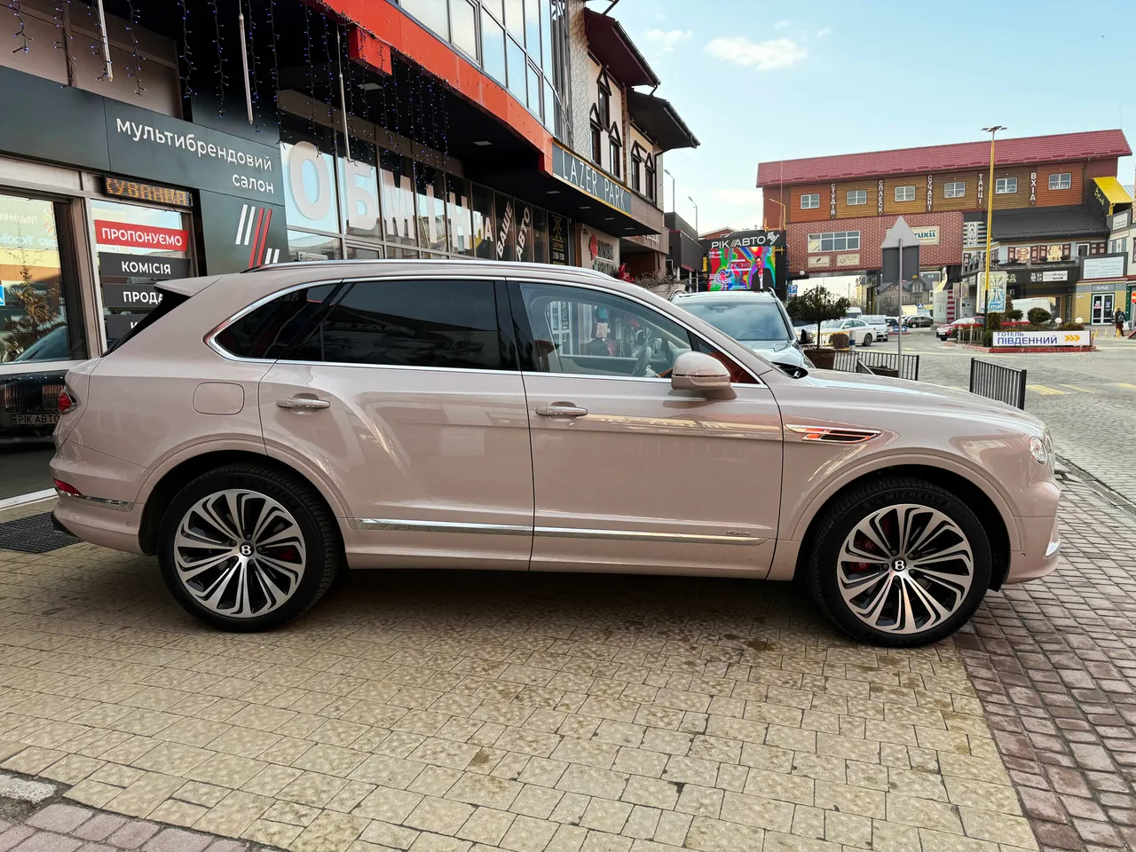 Bentley Bentayga - фото 6