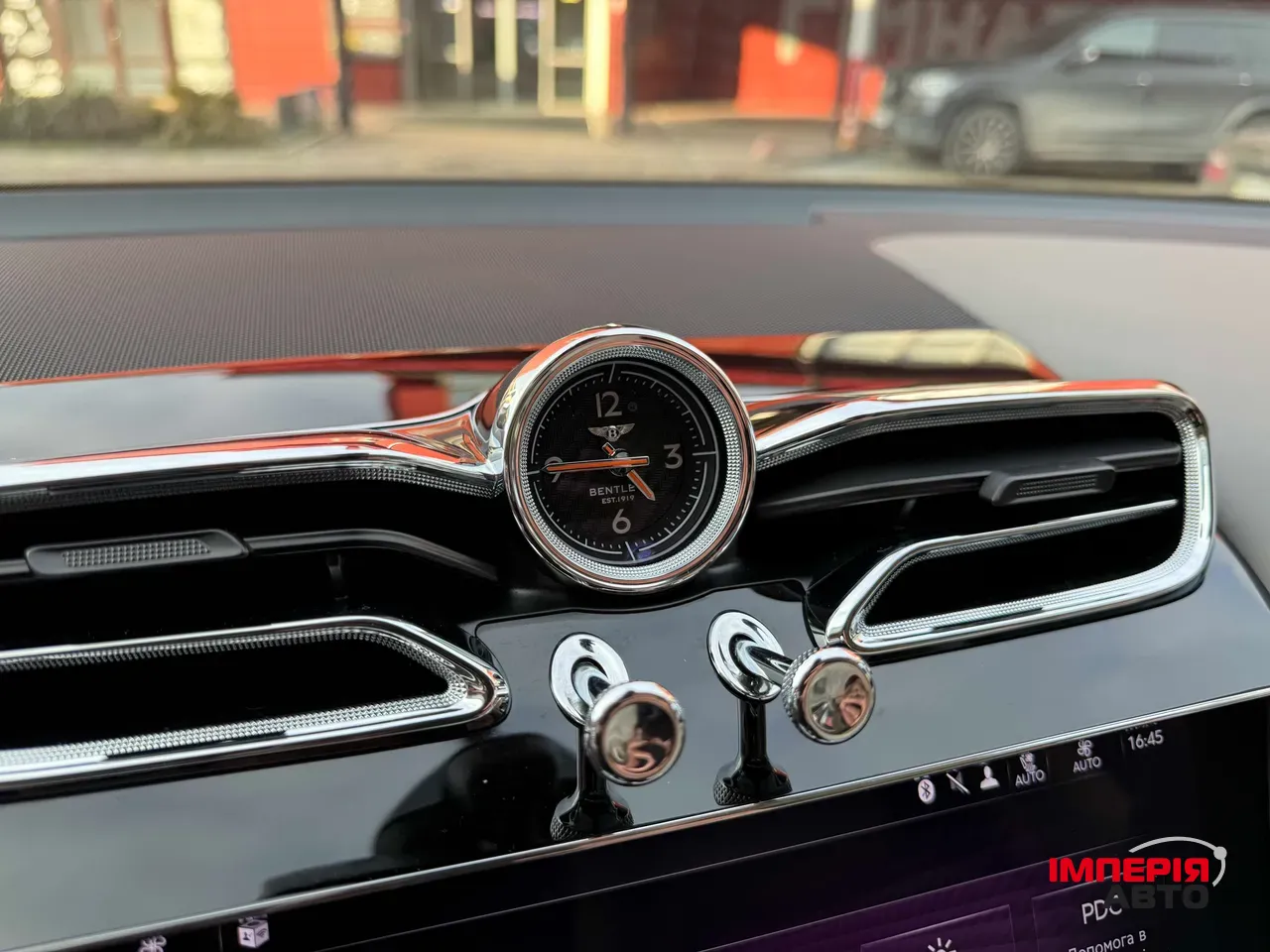 Bentley Bentayga - фото 38