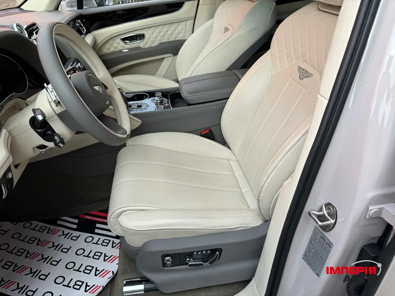 Bentley Bentayga - фото 24