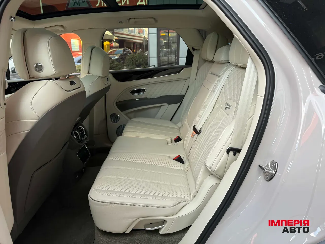 Bentley Bentayga - фото 54