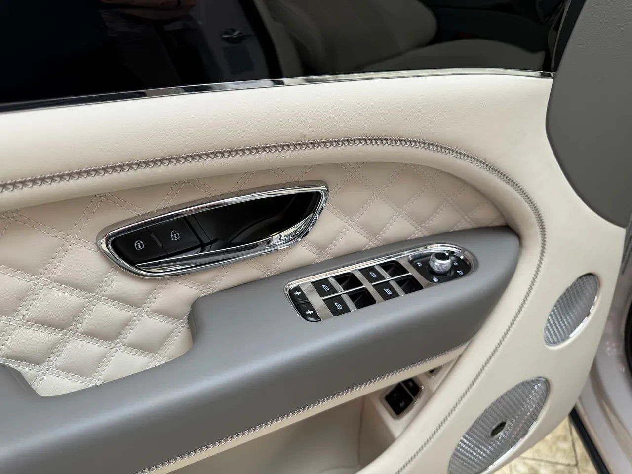 Bentley Bentayga - фото 14