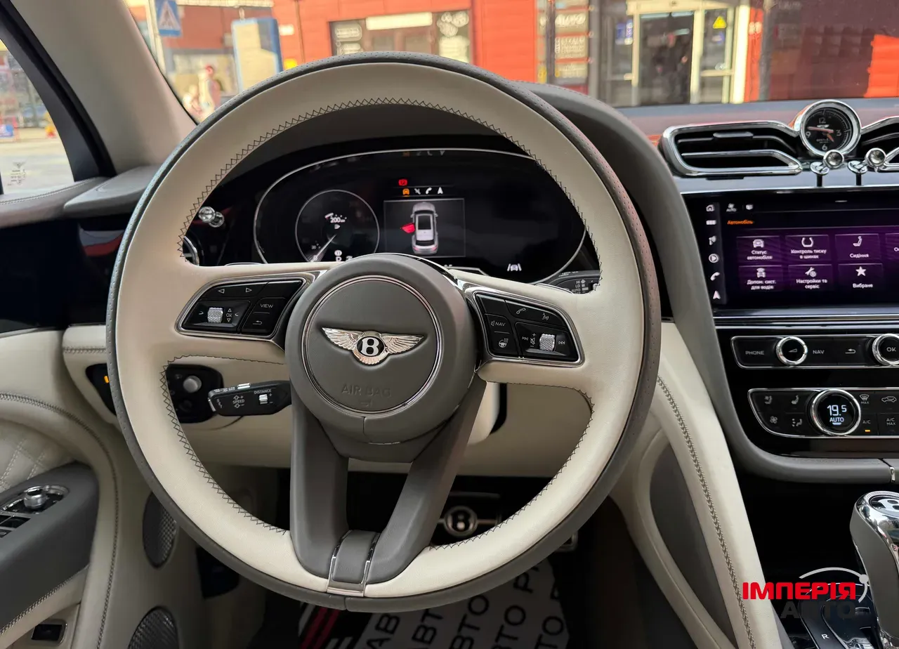 Bentley Bentayga - фото 62