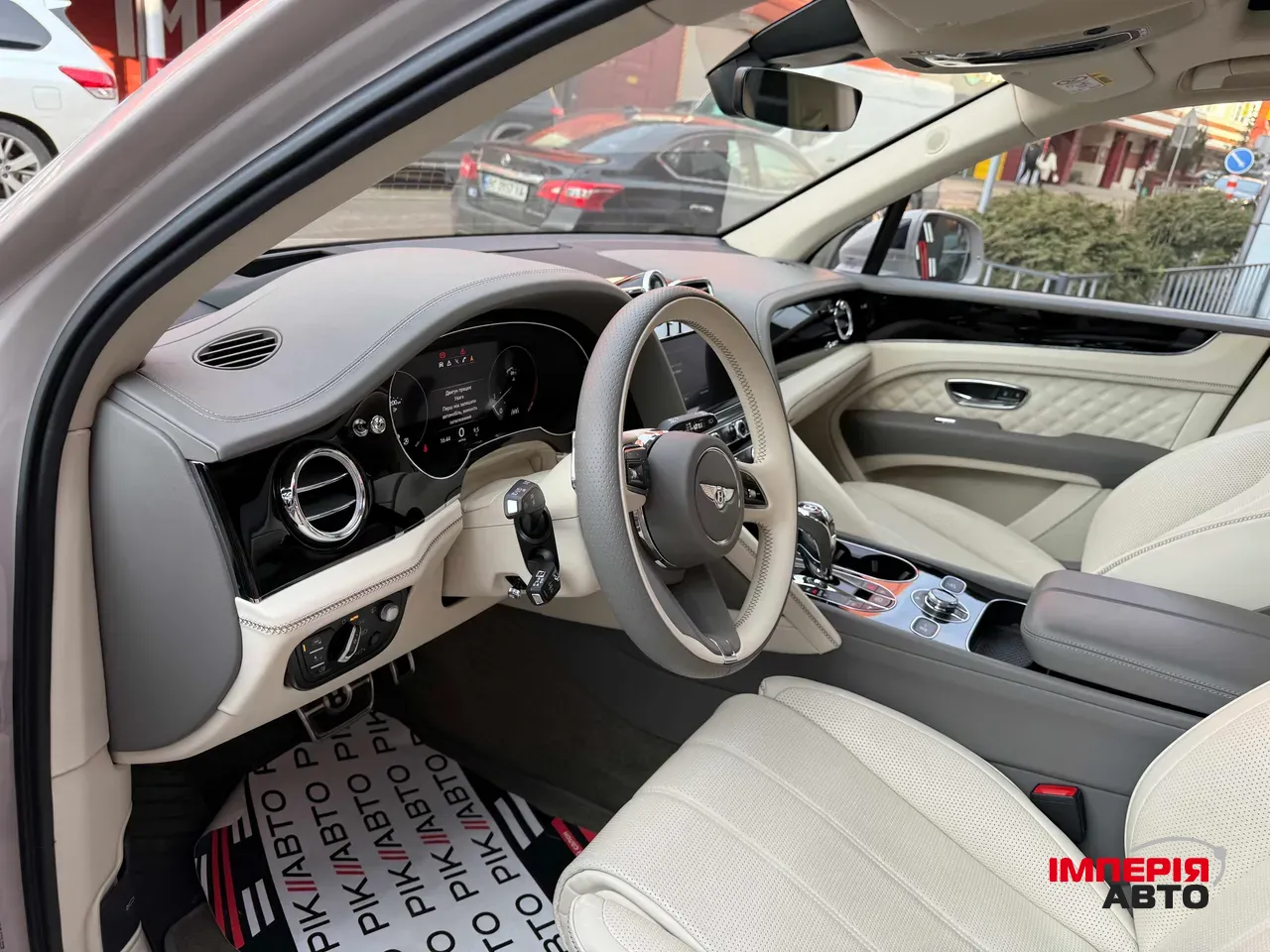 Bentley Bentayga - фото 25