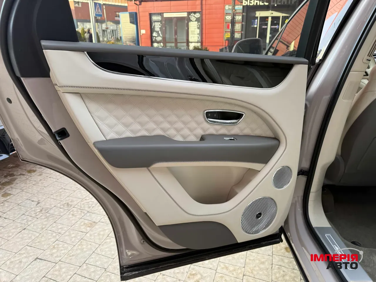 Bentley Bentayga - фото 50