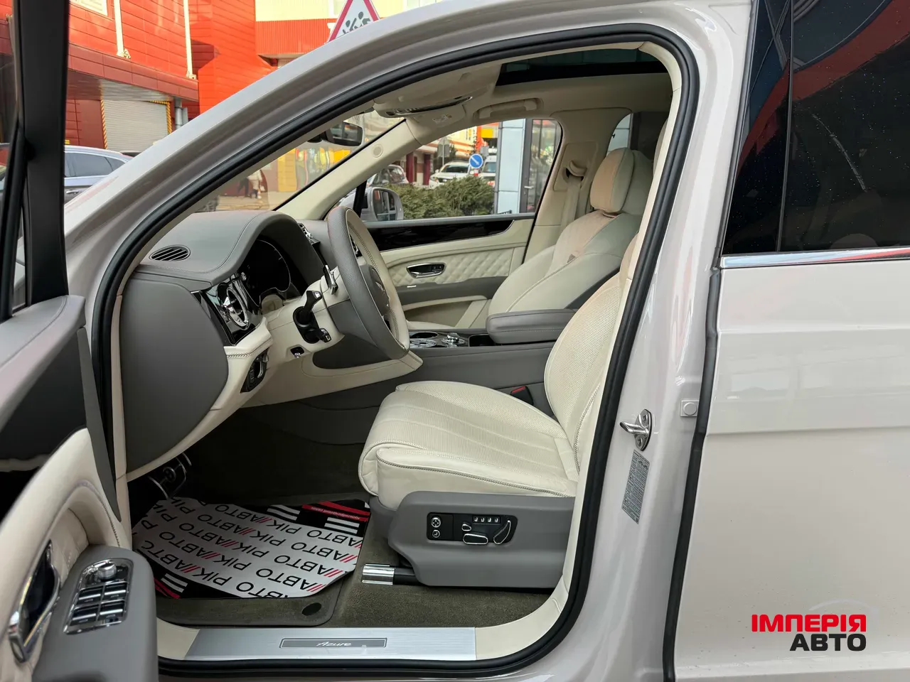 Bentley Bentayga - фото 20