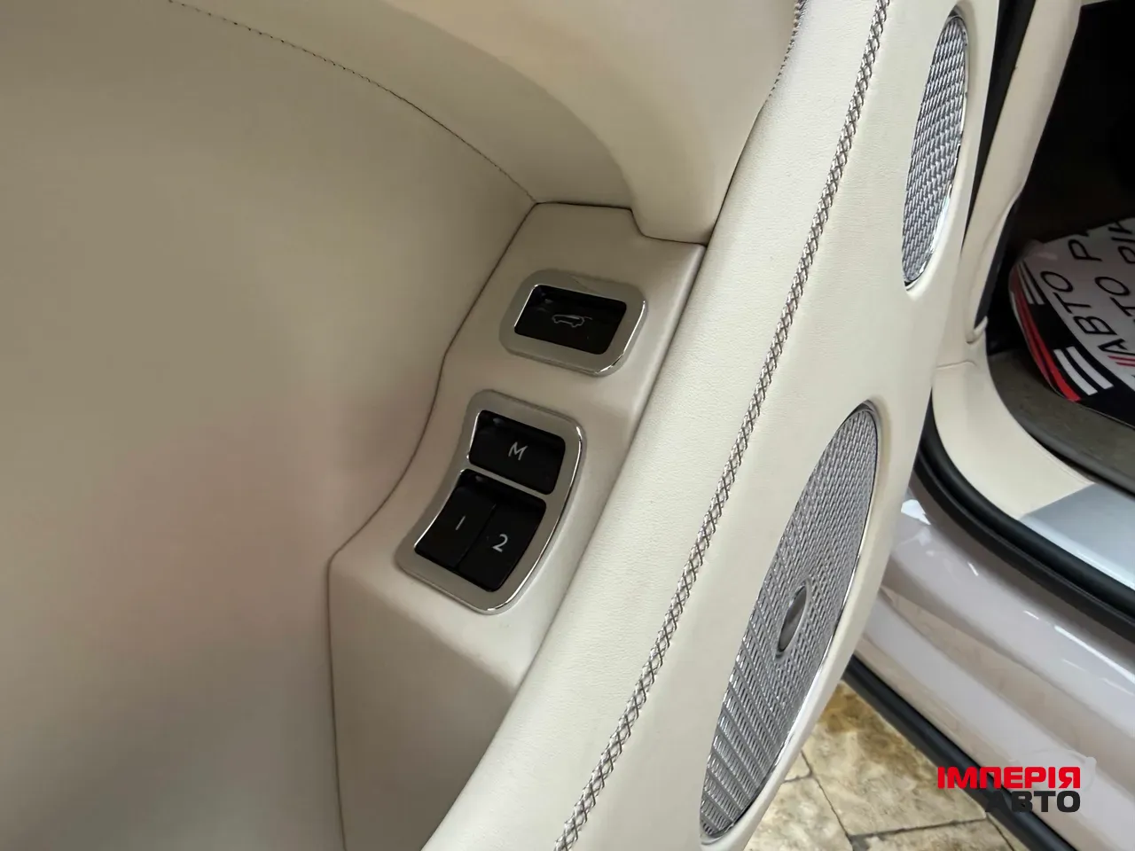 Bentley Bentayga - фото 19