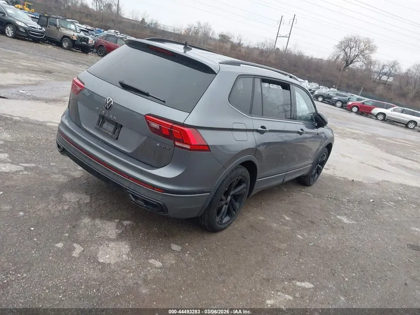 Volkswagen Tiguan - фото 6