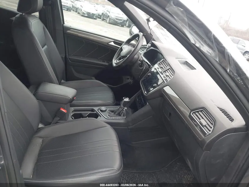 Volkswagen Tiguan - фото 7