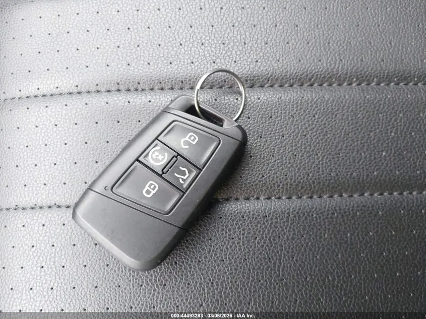 Volkswagen Tiguan - фото 9