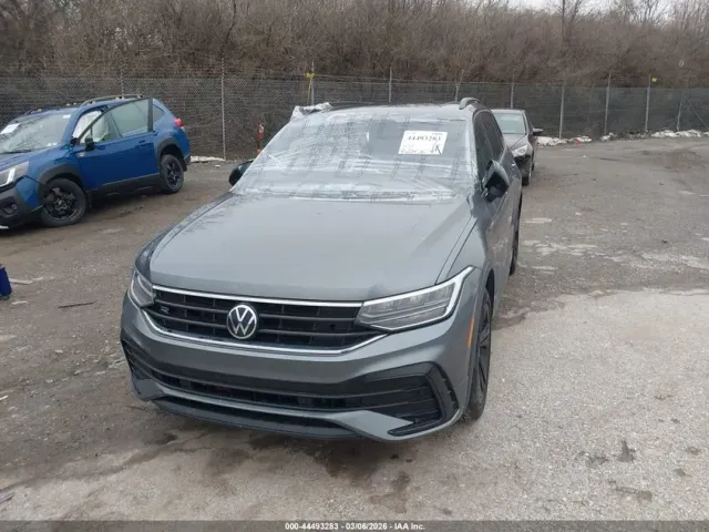 Volkswagen Tiguan - фото 2
