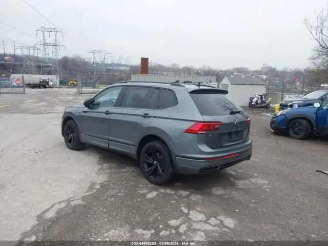 Volkswagen Tiguan - фото 4