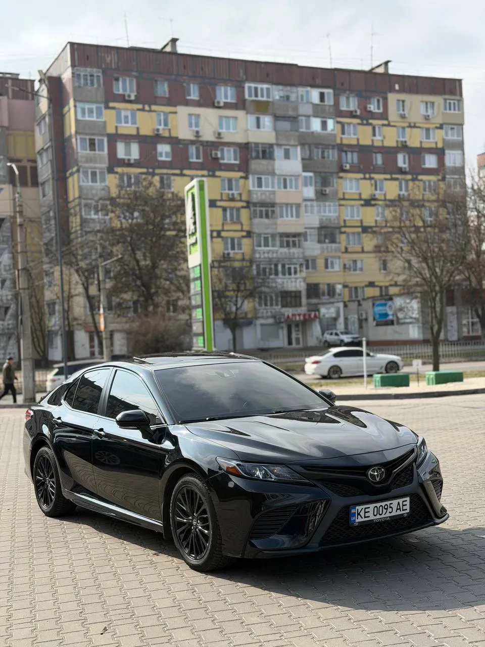 Toyota Camry - фото 2