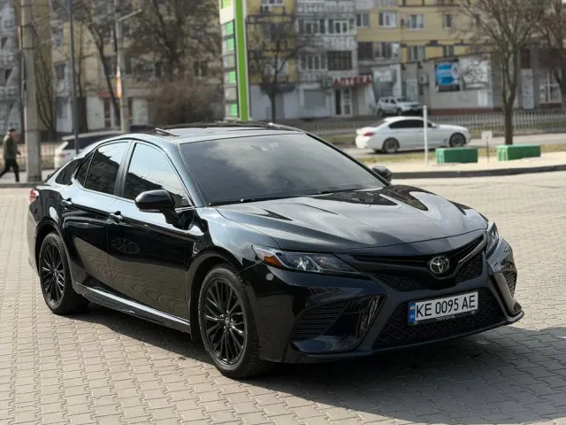 Toyota Camry - фото 2