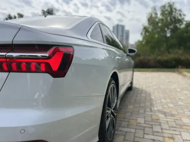 Audi A6 - фото 3