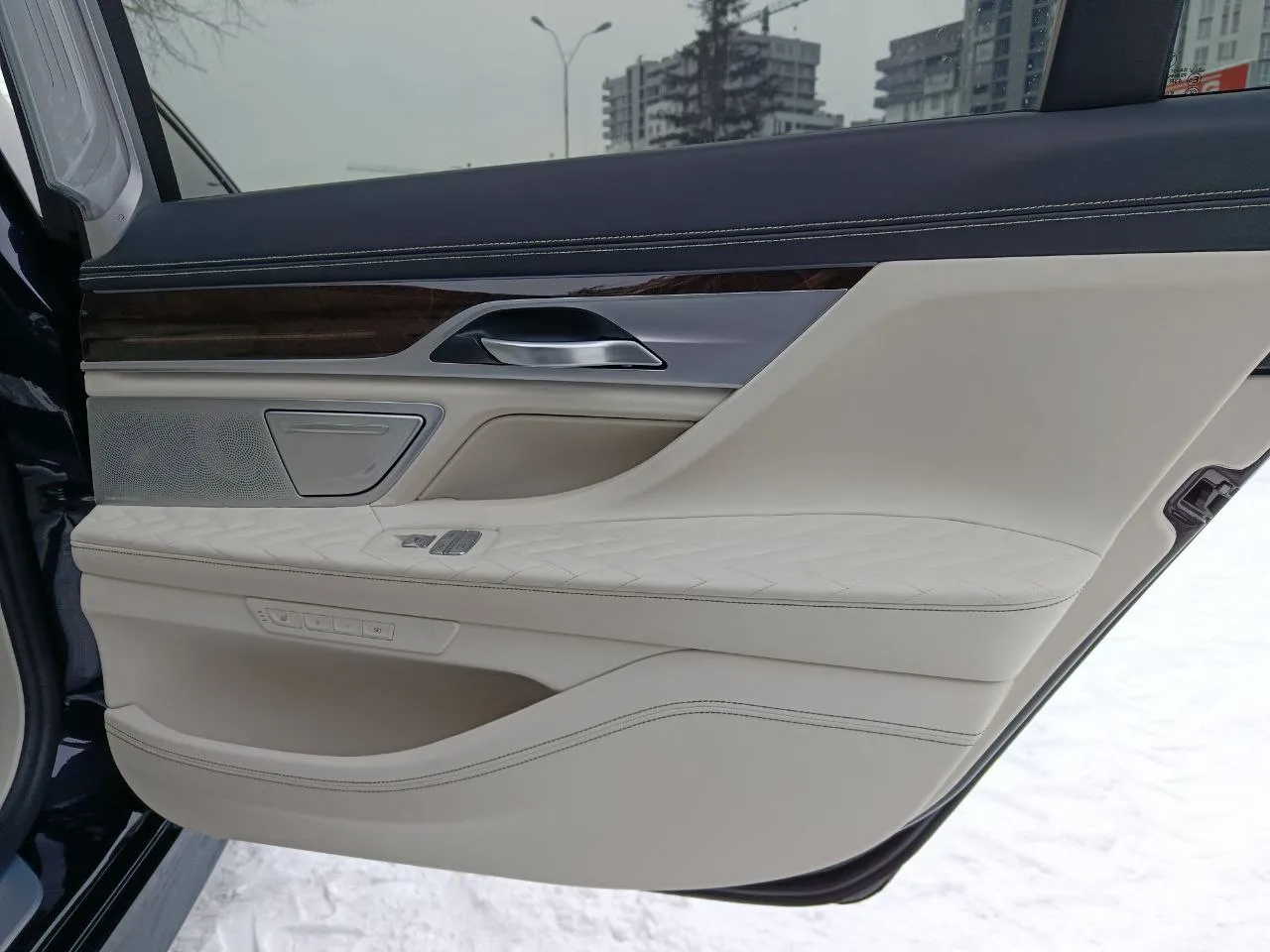 BMW 7 серії - фото 37