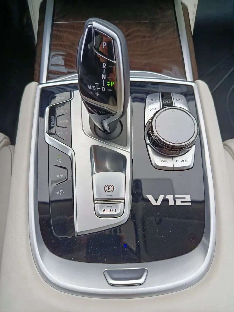 BMW 7 серії - фото 12