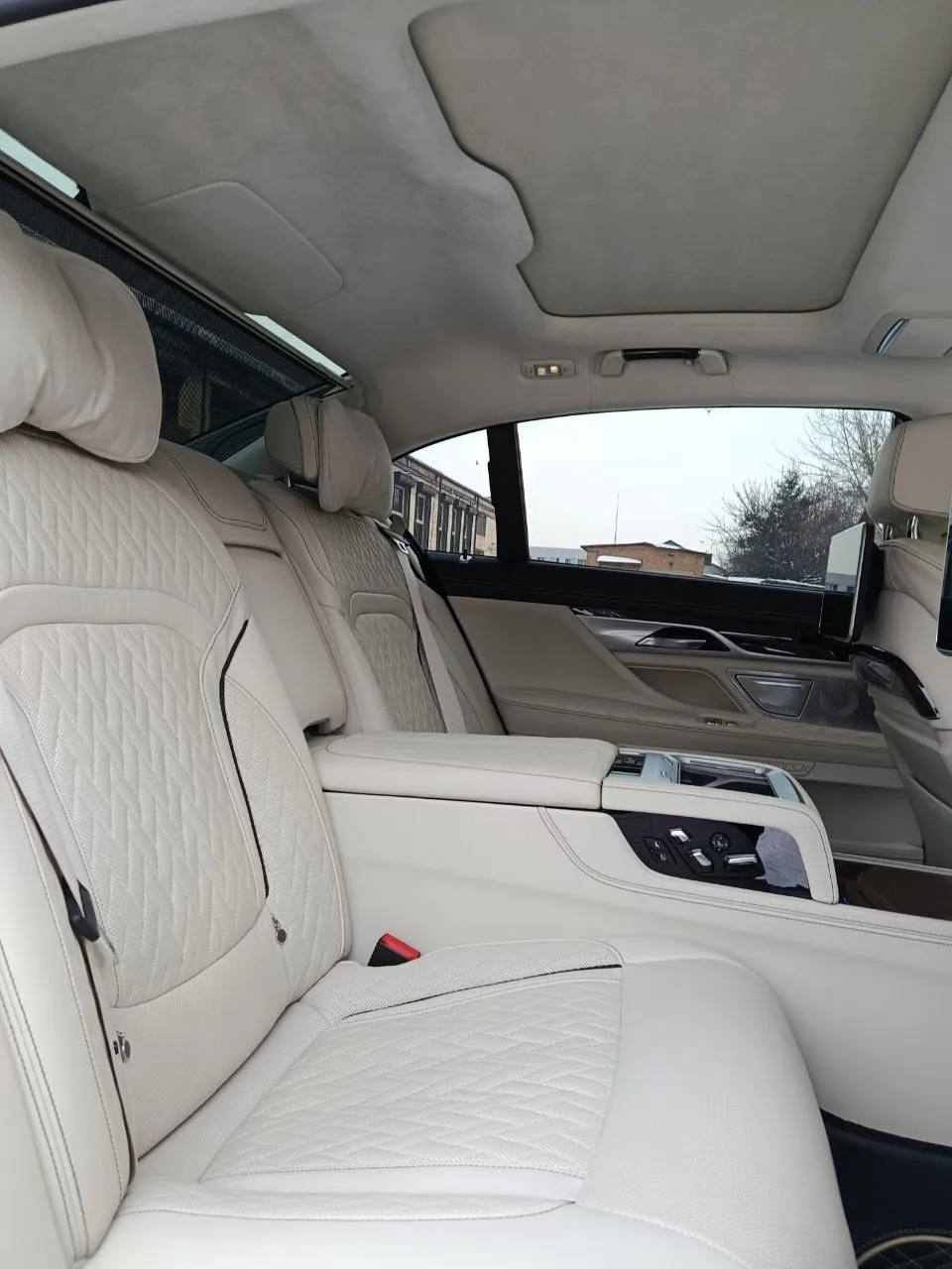 BMW 7 серії - фото 34