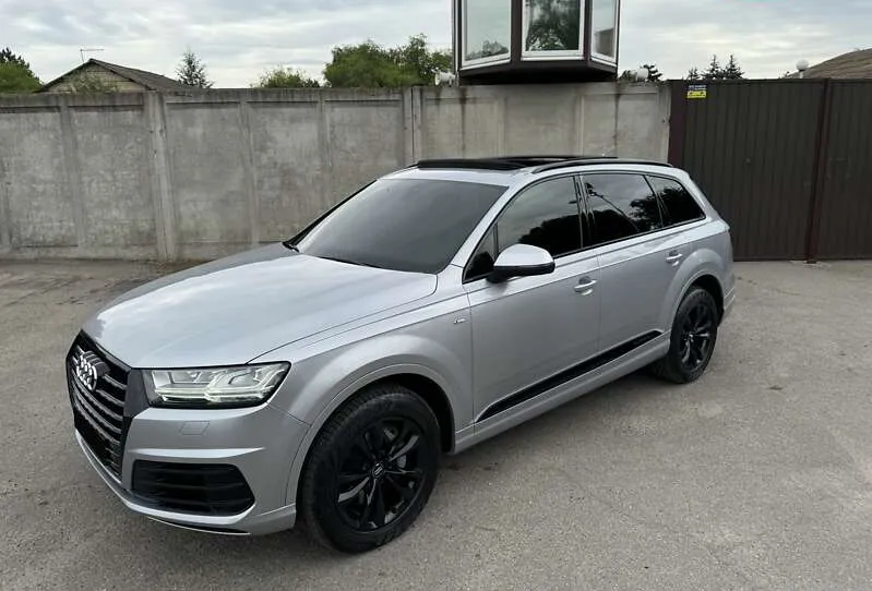 Audi Q7 - фото 1