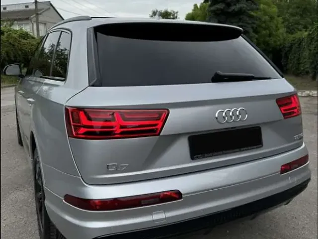 Audi Q7 - фото 5