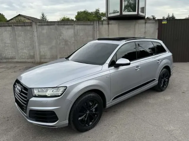 Audi Q7 - фото 1