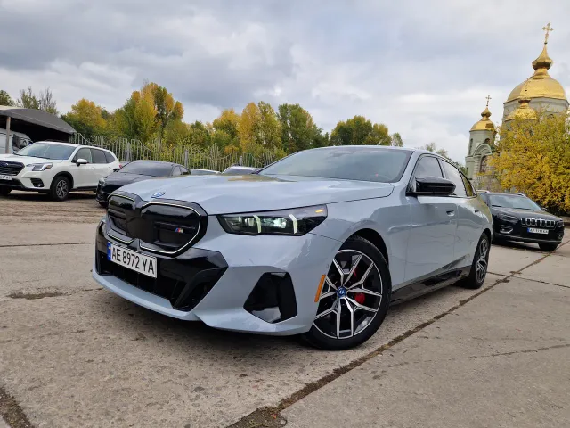 BMW i5 - фото 1