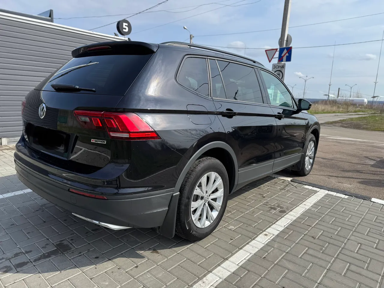 Volkswagen Tiguan R - фото 8