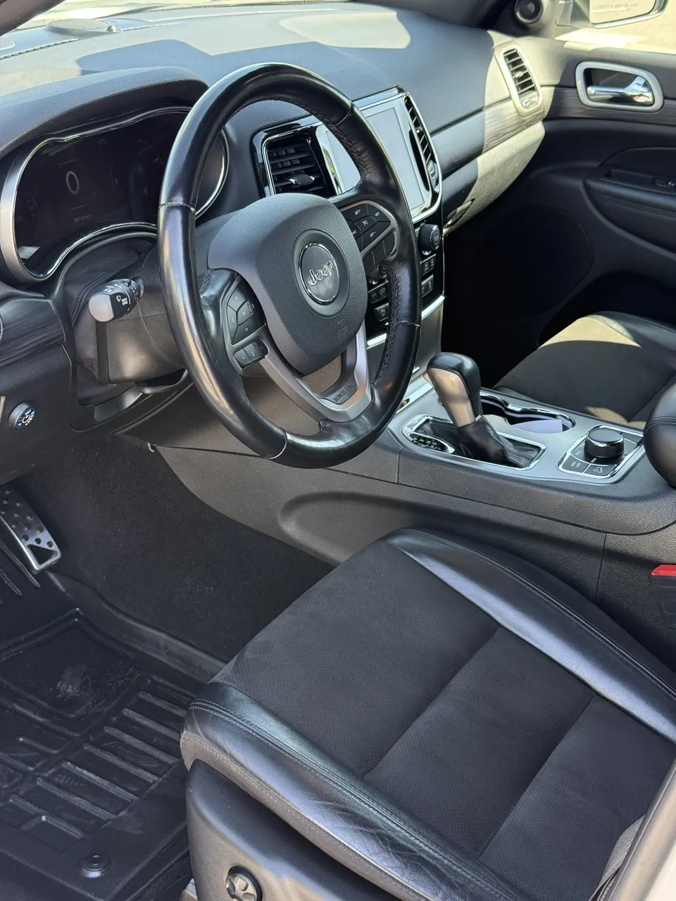 Jeep Grand Cherokee - фото 12