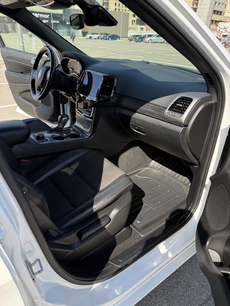 Jeep Grand Cherokee - фото 14